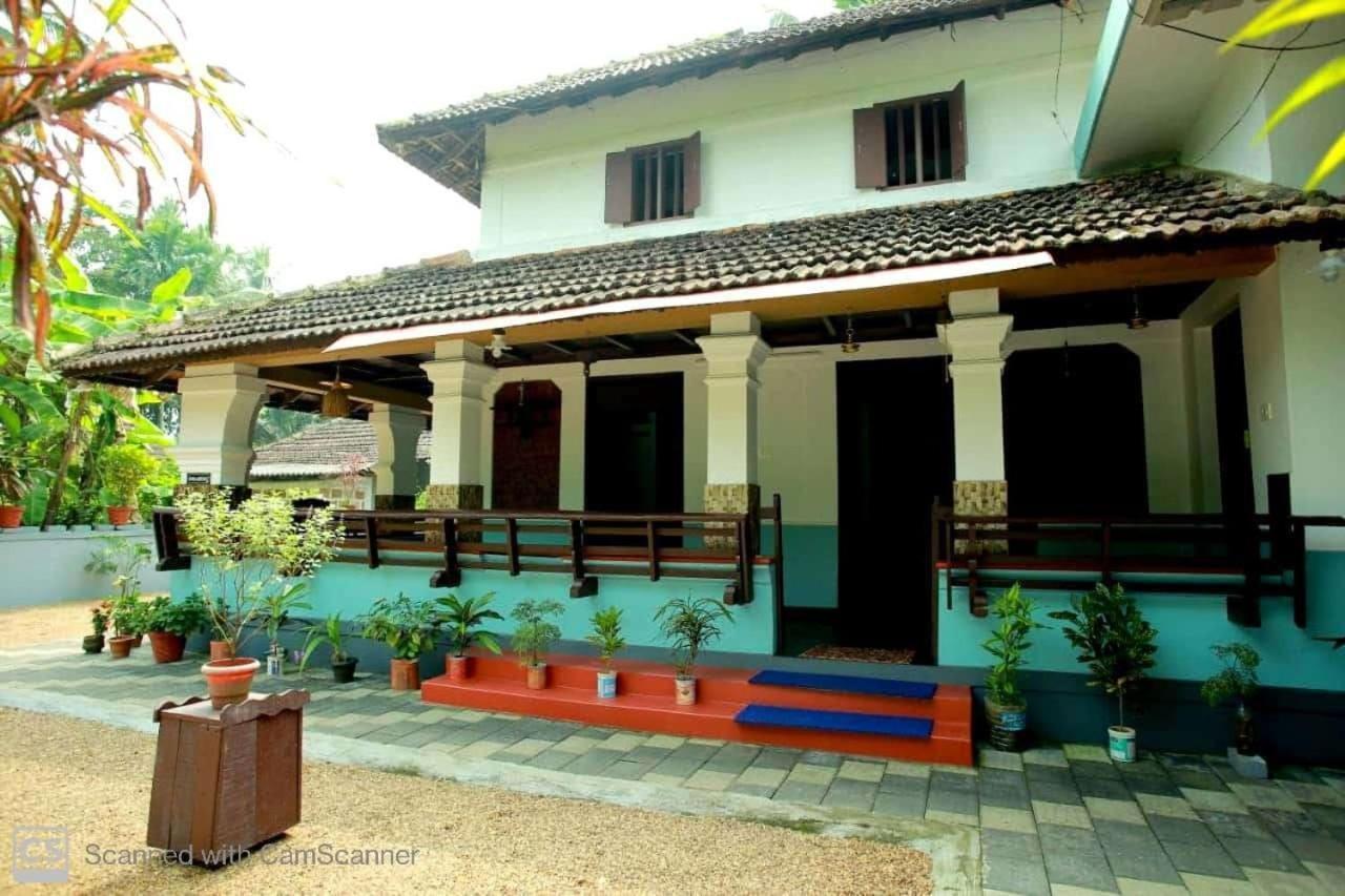 Kenoth Thaliyil Mana, Heritage Homestay Payyannur Exterior photo